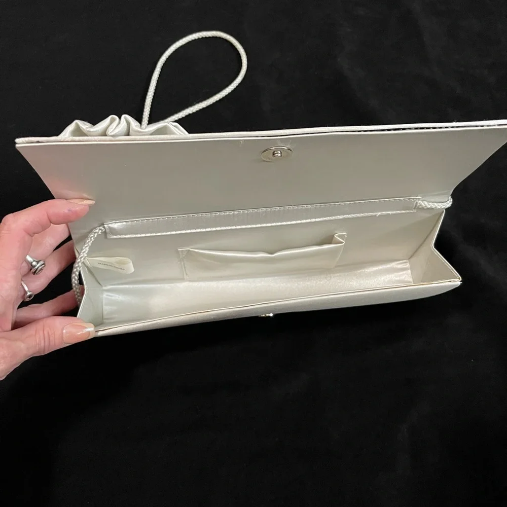 Amazing vintage clutch purse silver satin fabulous rhinestone flower wedding bag